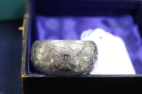 A cased set of six late Victorian silver napkin rings, Birmingham, 1897, a later pair and two other napkin rings.